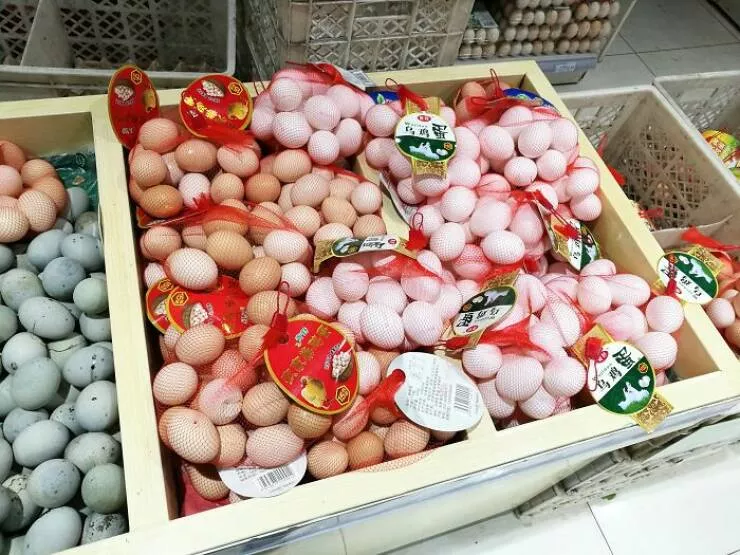 Photos that show how unique china really is - #31 Eggs are sold in net bags in China