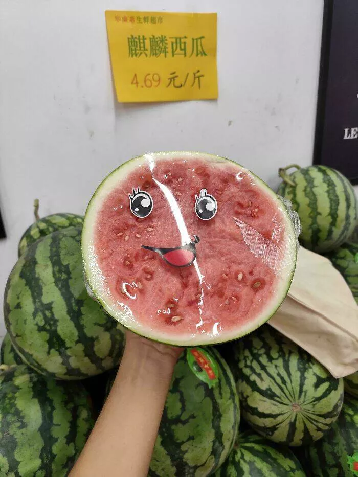Photos that show how unique china really is - #32 The unique experience of buying a watermelon in China