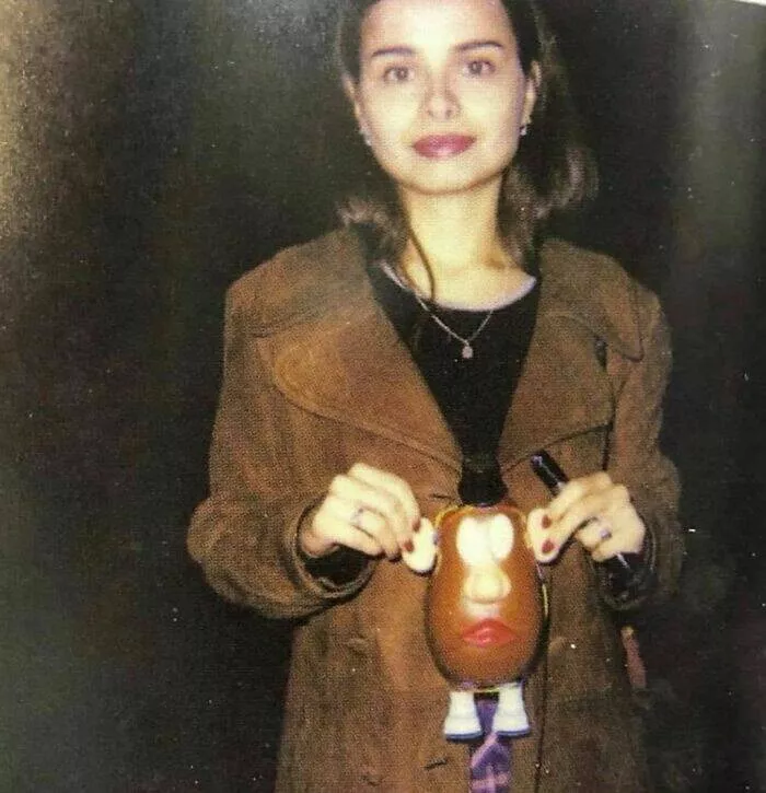 Nostalgic 90s photos that capture the decades unique vibes - #27 Hope Sandoval, lead singer of Mazzy Star throughout the 90s