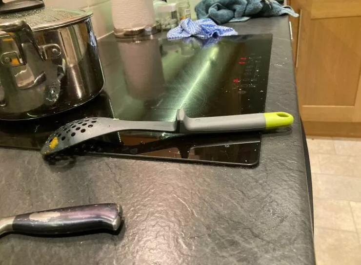 When partners took cluelessness to new heights - #21 I bought a spoon with a built-in rest to prevent messes, but this is how my boyfriend left it