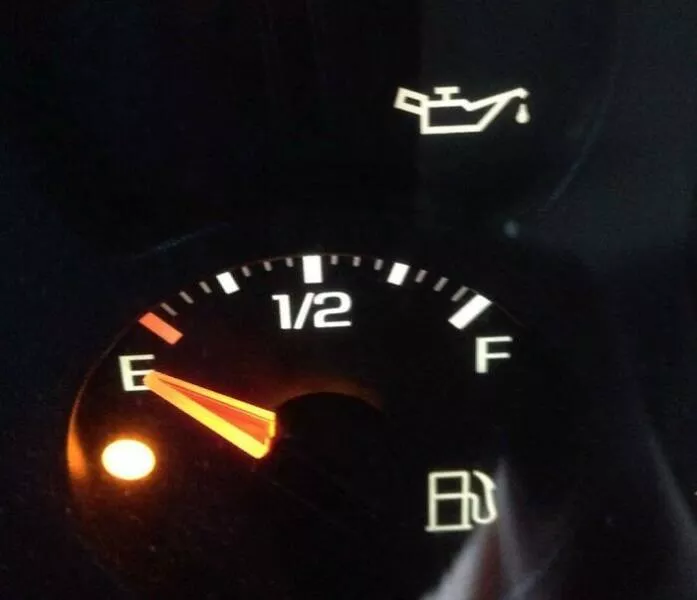 Quand les partenaires ont atteint des sommets dincomprehension - #22 Tu as conduit ma voiture hier soir, et même aidé quelqu’un en panne d’essence, mais tu l’as laissée vide alors que je suis presque à terme
