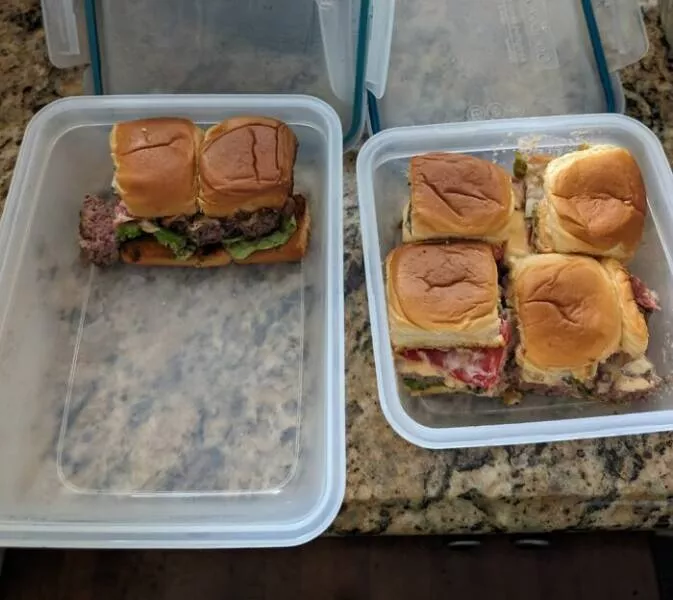 Quand les partenaires ont atteint des sommets dincomprehension - #24 Six mini-burgers restants, et voici comment mon fiancé les a stockés