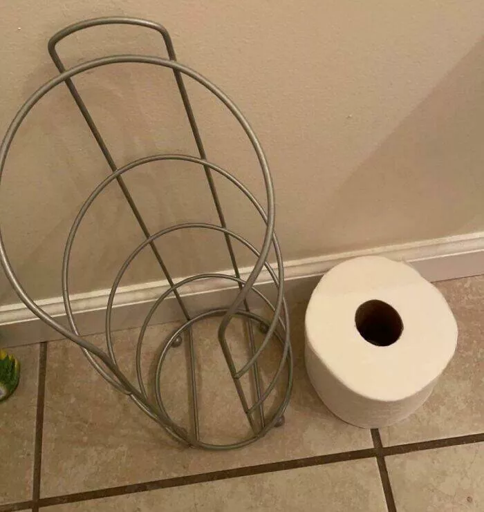 Quand les partenaires ont atteint des sommets dincomprehension - #34 L’emplacement du papier toilette vs. où mon mari l’a mis