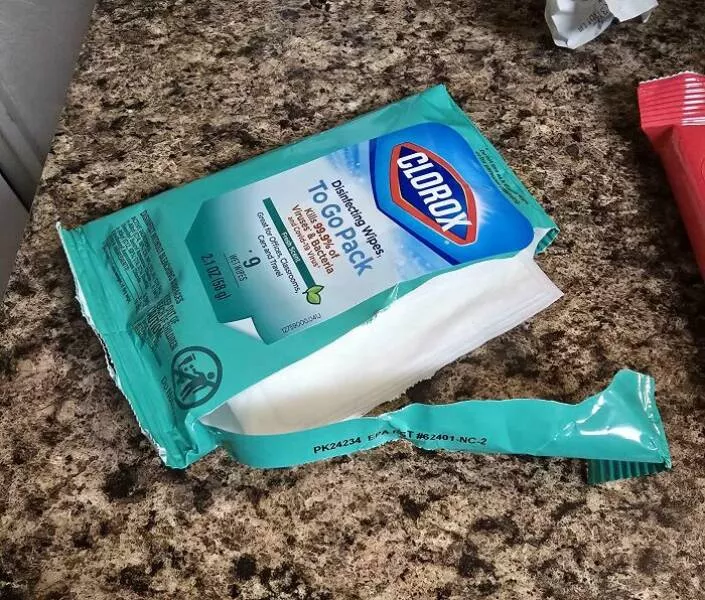 Quand les partenaires ont atteint des sommets dincomprehension - #38 Comment mon copain a ouvert un paquet de lingettes Clorox