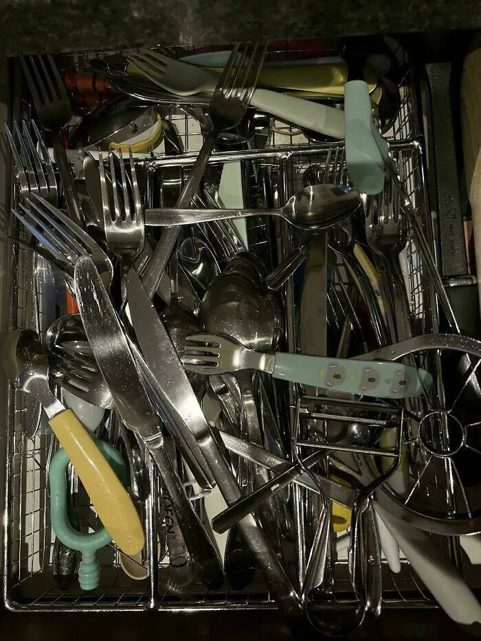 When partners took cluelessness to new heights - #8 Is this grounds for divorce? Who empties the dishwasher like this?