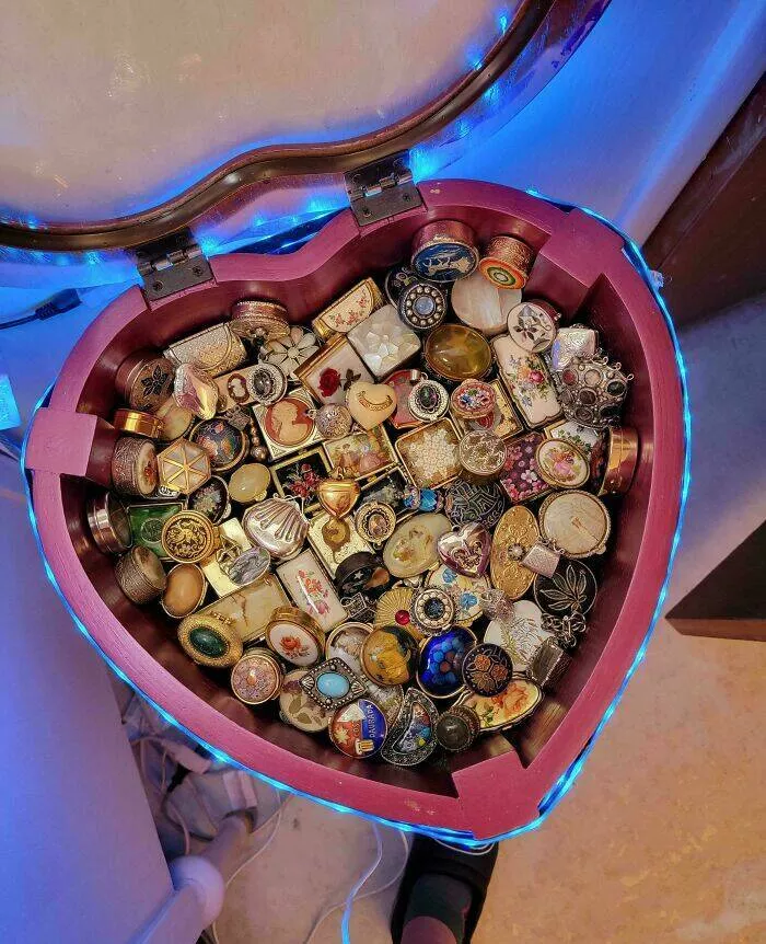Collections uniques et impressionnantes partagees par des passionnes - #8 Une collection soigneusement choisie de boîtes à pilules et de petits contenants