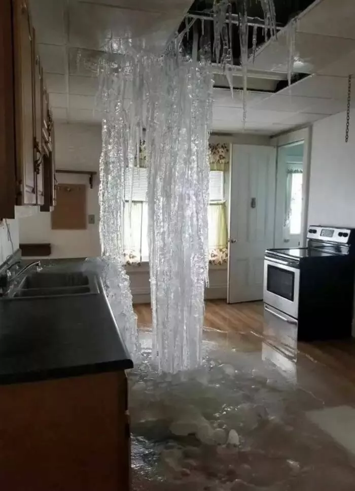 The funniest winter mishaps - #6 The resident dealing with burst pipes in the middle of winter