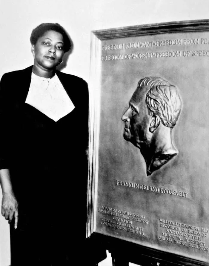 Captivating rare photos worth exploring - #12 Selma Burke, who created the Roosevelt portrait on the dime