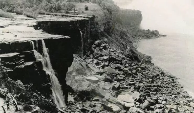 Captivating rare photos worth exploring - #14 Niagara Falls, drained in 1969 to remove boulders at its base