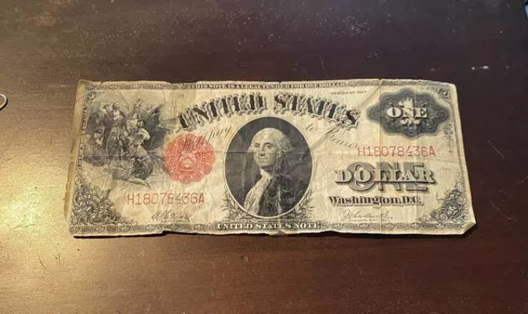 Photos rares et fascinantes a decouvrir - #30 Un billet de banque de 1917, montrant son design de l’époque Photos rares et fascinantes a decouvrir - #30 Un billet de banque de 1917, montrant son design de l’époque