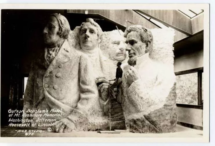 Photos rares et fascinantes a decouvrir - #31 Le design original prévu pour les présidents sur le Mont Rushmore Photos rares et fascinantes a decouvrir - #31 Le design original prévu pour les présidents sur le Mont Rushmore