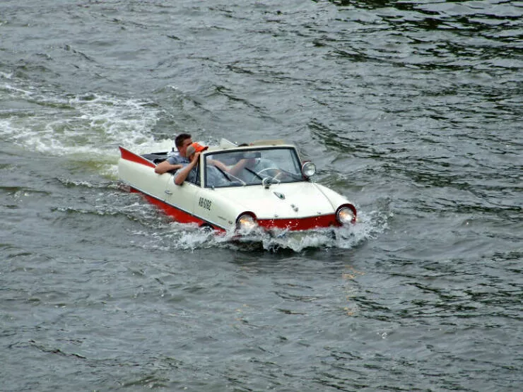 Inventions revolutionnaires du passe - #24 Amphicar : La voiture qui roule sur l’eau