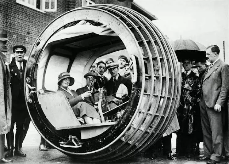 Inventions revolutionnaires du passe - #35 Le Dynasphere : une conception futuriste de monocycle