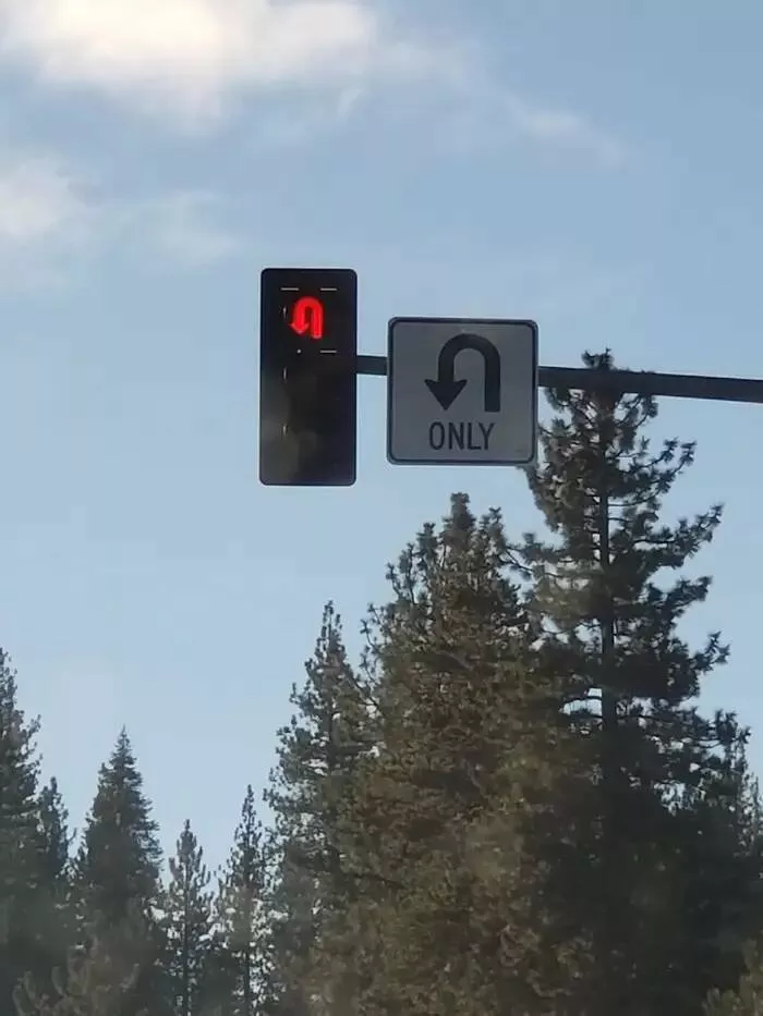 Fascinating images from around the world - #16 There are actually traffic lights specifically for U-turns: