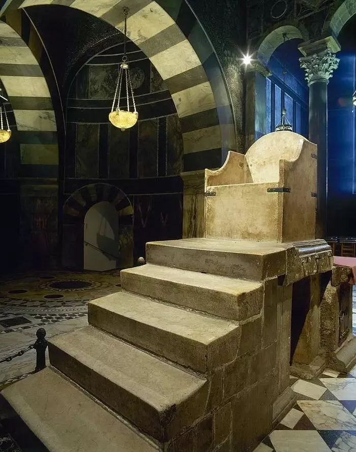 Images fascinantes du monde entier - #20 Le trône du roi Charlemagne:
