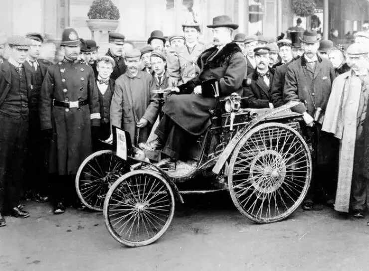 Fascinating images from around the world - #6 This was the car driven by Walter Arnold when he received the first-ever speeding ticket in 1896: