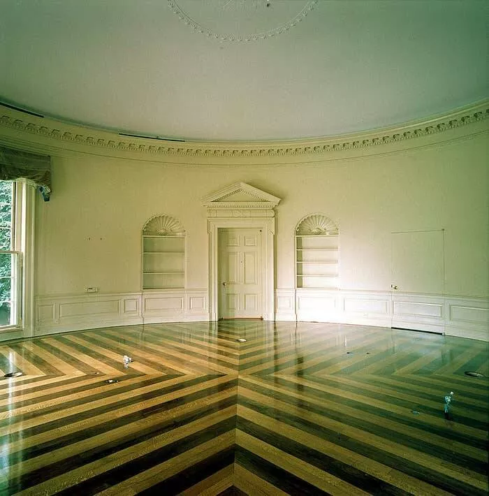 Rarely seen photos of iconic places that will change your perspective - #1 This is what the Oval Office looks like when completely empty: