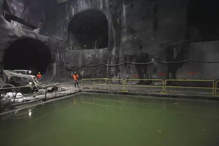 Rarely seen photos of iconic places that will change your perspective - #27 16 stories beneath New York City, this is what you'll find: