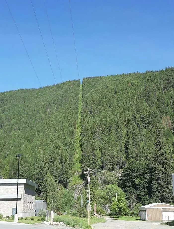 Rarely seen photos of iconic places that will change your perspective - #31 The US-Canada border as seen in Idaho:
