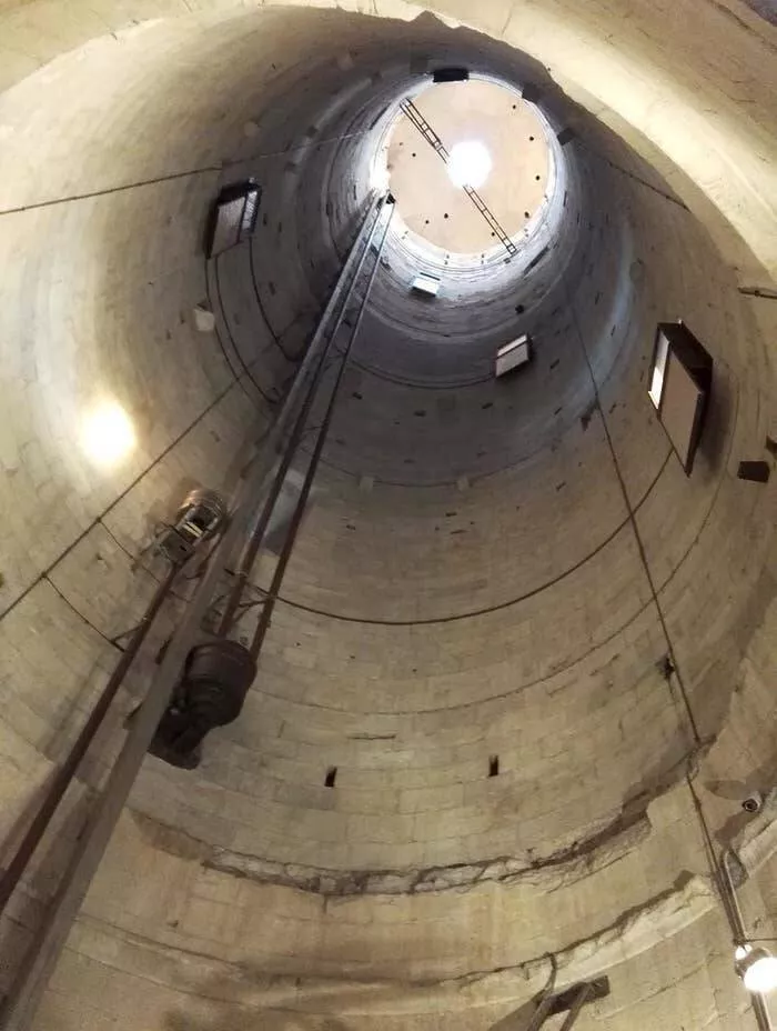 Photos rares de lieux emblematiques qui vont changer votre regard - #4 L’intérieur de la Tour de Pise, un point de vue méconnu: