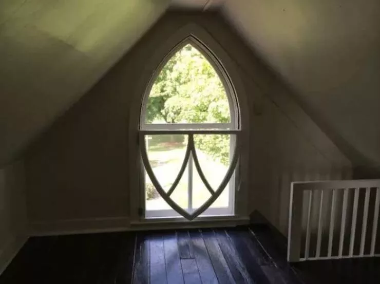 Rarely seen photos of iconic places that will change your perspective - #40 …but this is what the inside of the actual house in the painting looks like:
