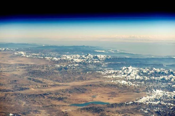 Photos rares de lieux emblematiques qui vont changer votre regard - #49 Une vue spectaculaire de l’Himalaya depuis la Station Spatiale Internationale: