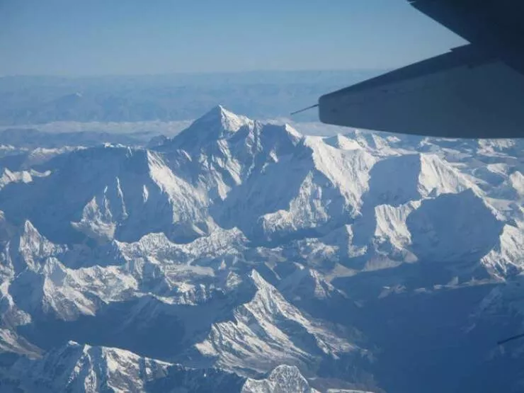 Rarely seen photos of iconic places that will change your perspective - #6 A stunning aerial view of Mount Everest from a plane window: