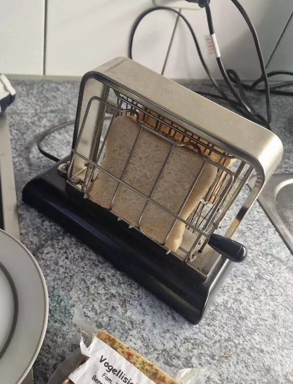 Photos rares des annees 1900 qui devoilent un monde totalement different - #11 Un grille-pain de 1928: Photos rares des annees 1900 qui devoilent un monde totalement different - #11 Un grille-pain de 1928: