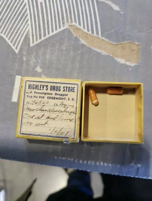 Rare 1900s photos that reveal a completely different world - #13 A pill container from 1947: