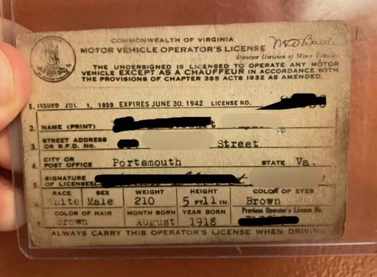 Rare 1900s photos that reveal a completely different world - #2 A driver’s license from the 1930s: