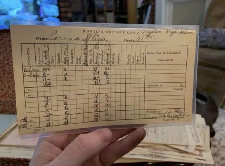 Rare 1900s photos that reveal a completely different world - #21 A 1923 high school report card: