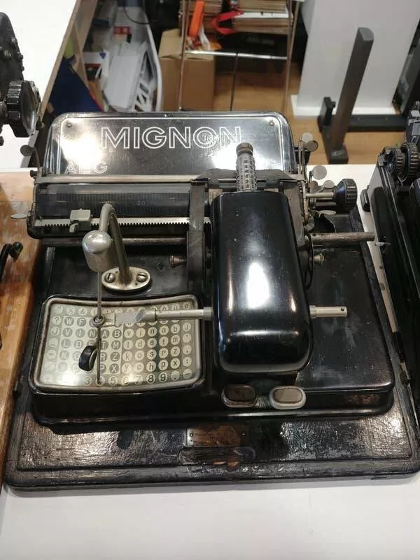 Rare 1900s photos that reveal a completely different world - #23 This typewriter from 1910: