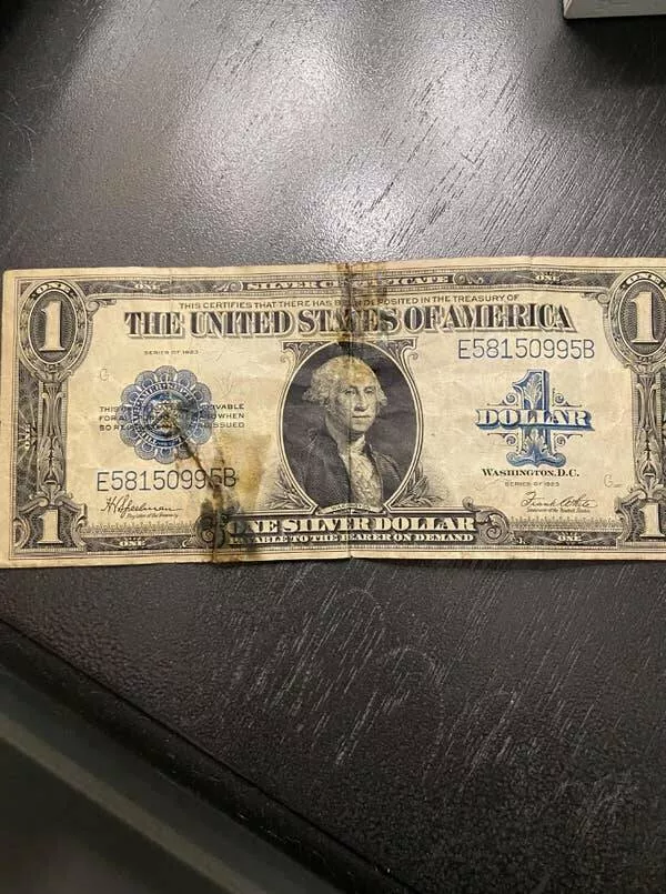 Rare 1900s photos that reveal a completely different world - #38 This 1923 dollar bill: