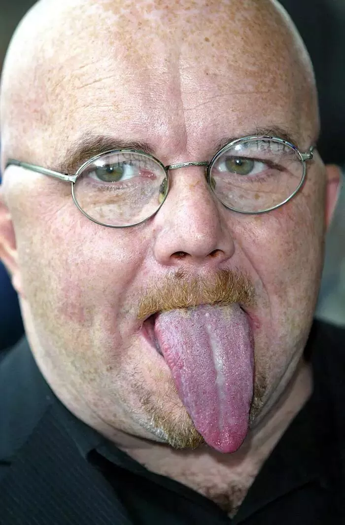 Mind blowing pics that will change how you see the world - #1 This is Stephen Taylor, the man with the world's longest tongue: