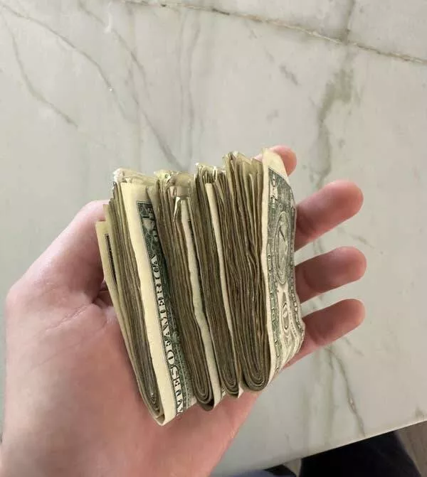 Mind blowing pics that will change how you see the world - #18 This is what $80 in one dollar bills looks like: