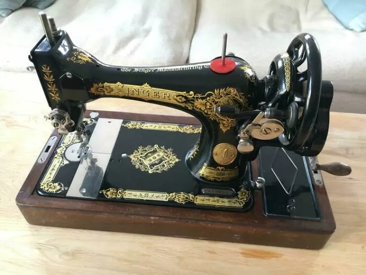 Forgotten antiques that could be worth a fortune - #20 Retro Sewing Machines