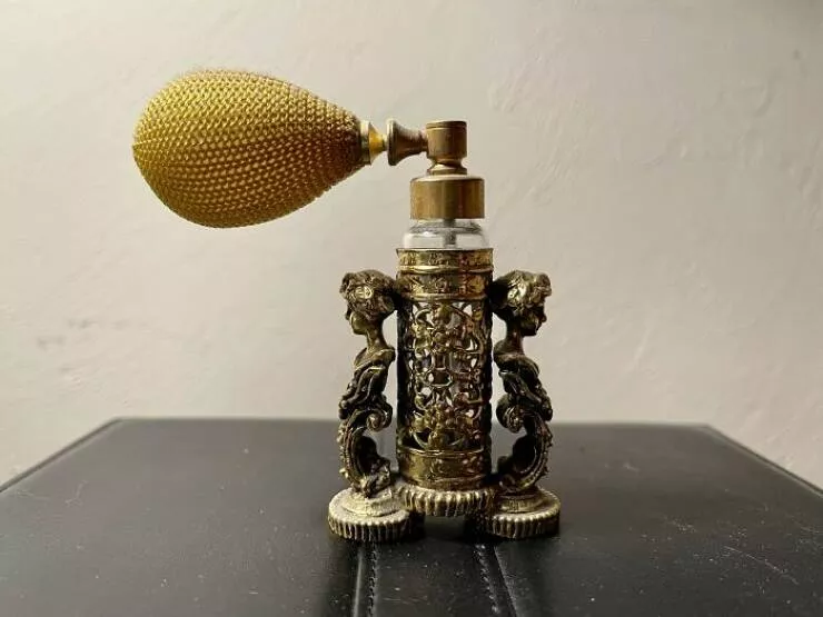 Forgotten antiques that could be worth a fortune - #3 Antique Perfume Containers