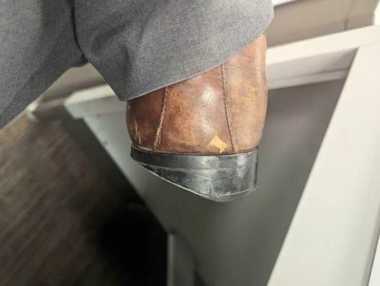 Le temps laisse son empreinte partout - #27 Ces Chaussures Ont Seulement Quatre Mois d’Utilisation