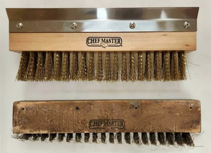 Le temps laisse son empreinte partout - #8 Brosse de Four Après 20 Mois en Boulangerie