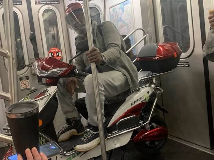 Lunivers fou et insolite du metro - #15 