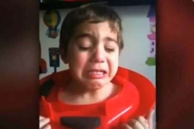 40 kids stuck in funny situations - #24 