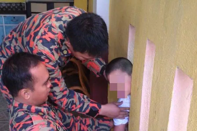 40 kids stuck in funny situations - #34 