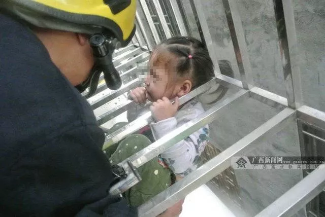 40 kids stuck in funny situations - #38 