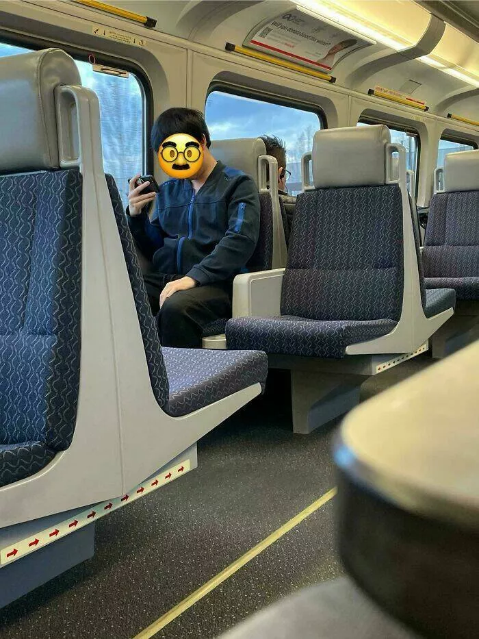 Courtesy a lost art in modern times - #13 This Guy Played Loud Videos on the Train Even After Being Asked Twice to Stop