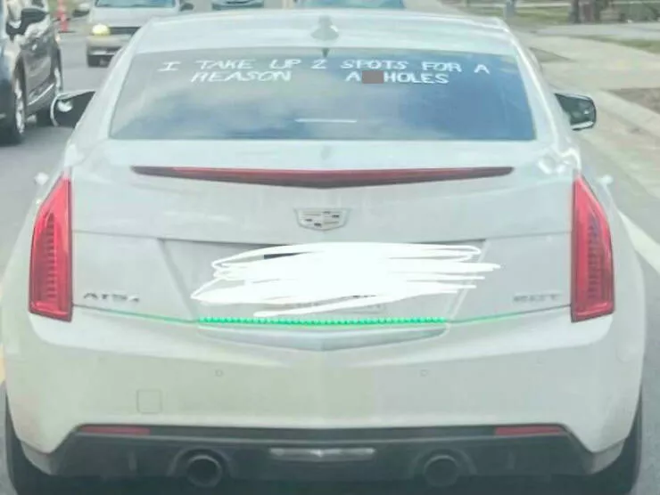 La politesse une espece en voie de disparition - #8 Ce Voiture Méritait Deux Places ? Sérieusement ?