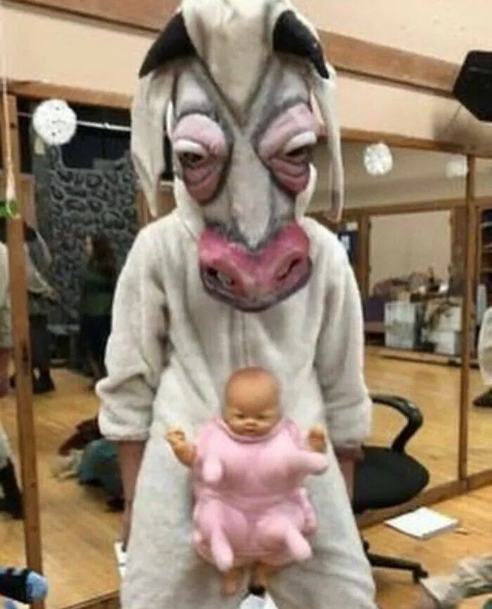 Disturbing images that defy logic and taste - #36 