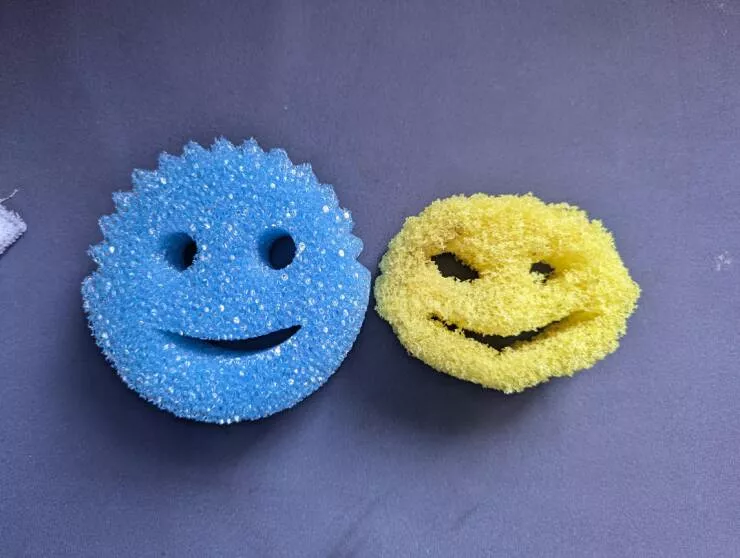 Photos intrigantes et etonnamment plaisantes - #23 Éponge Scrub Daddy : Neuve vs Après 1,5 An d’Utilisation Photos intrigantes et etonnamment plaisantes - #23 Éponge Scrub Daddy : Neuve vs Après 1,5 An d’Utilisation