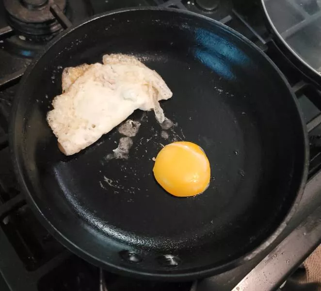 Visually pleasing moments you didnt expect - #25 My Egg Yolk Just Slid Off Like It Had Other Plans Visually pleasing moments you didnt expect - #25 My Egg Yolk Just Slid Off Like It Had Other Plans