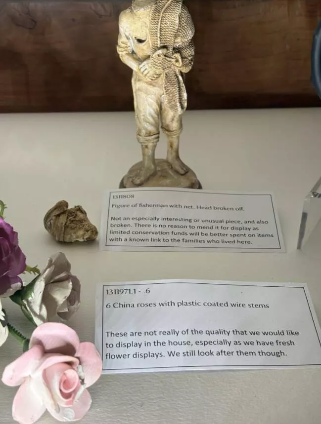 Visually pleasing moments you didnt expect - #38 The Museum Curator Clearly Hates These Items Visually pleasing moments you didnt expect - #38 The Museum Curator Clearly Hates These Items