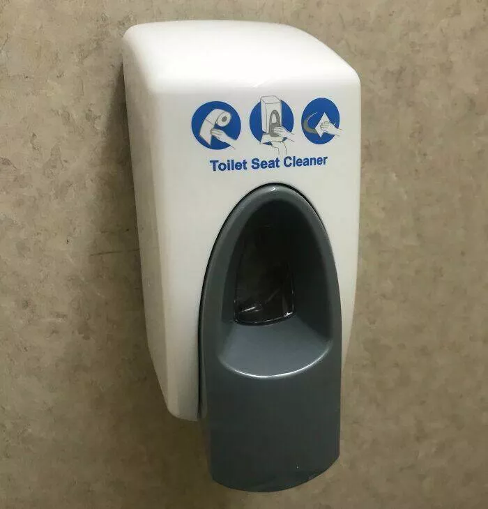 Scenes surprenantes et revelatrices dans les ecoles americaines - #20 Voici Ce Qu’ils Ont Installé Dans Nos Toilettes Scolaires (Sans Blague) Scenes surprenantes et revelatrices dans les ecoles americaines - #20 Voici Ce Qu’ils Ont Installé Dans Nos Toilettes Scolaires (Sans Blague)